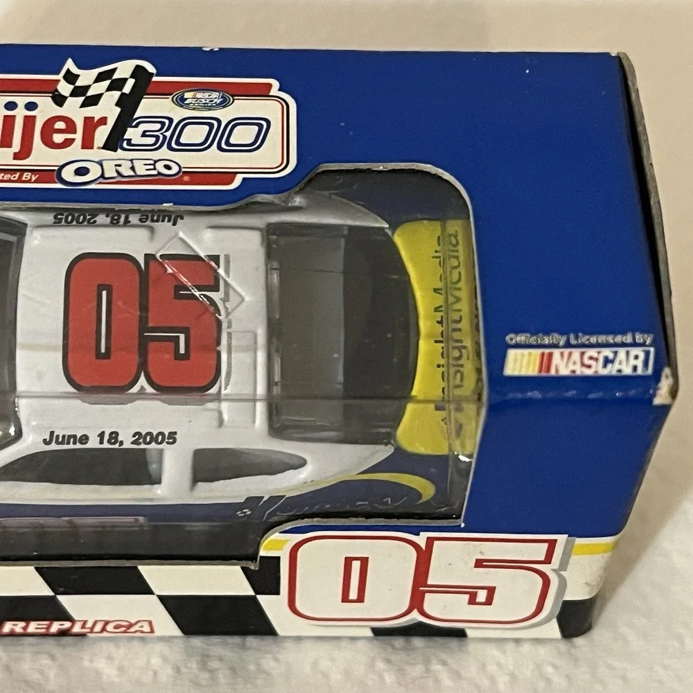 Kentucky Speedway Meijer 300 NASCAR Oreo Die-Cast Car 2005 Sealed in Box